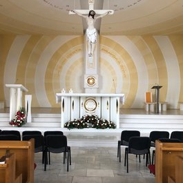 Kostol Kamanová - interiér